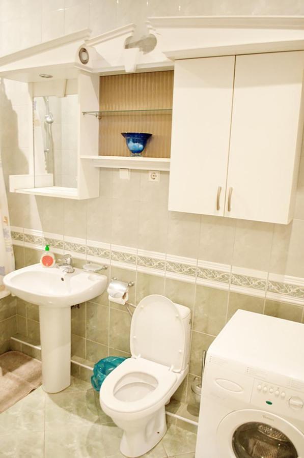 Two Bedroom Luxury Apartment リヴィウ エクステリア 写真
